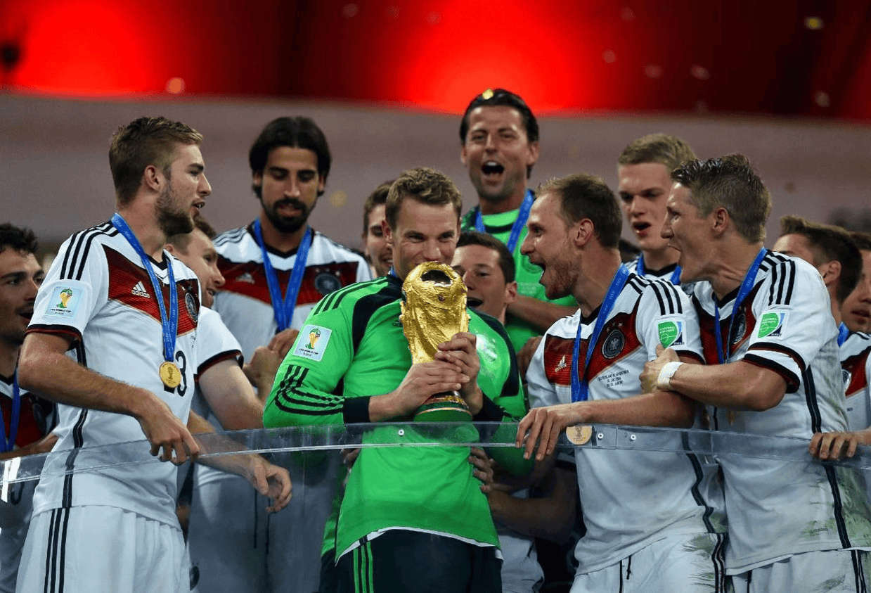 意大利出局最大输家！欧冠门神沦为‘世界杯绝缘体’，球迷：他比布冯还惨！